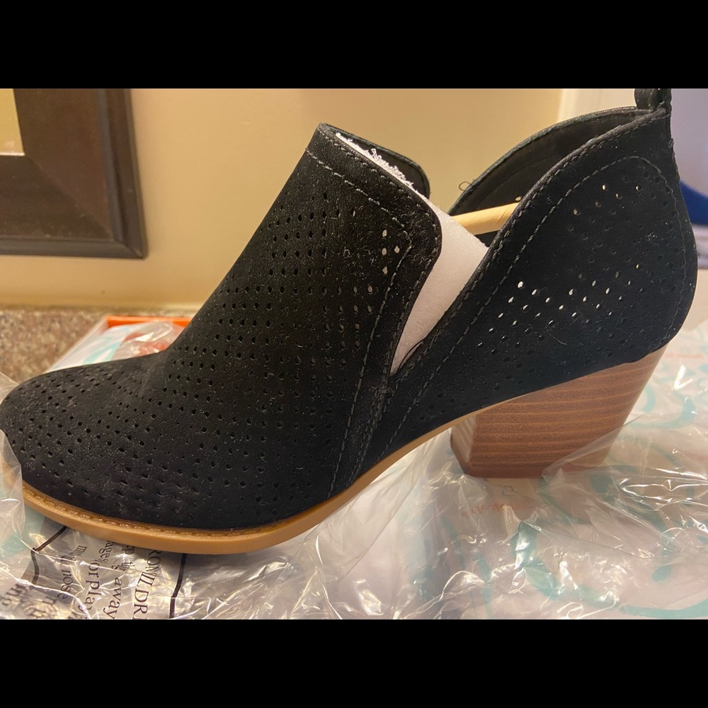 BareTraps Black Rizzo Bootie